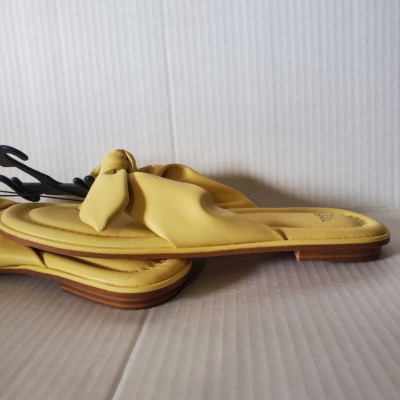 Time And Tru Women's Faux Leather Yellow Bow Flip Flop Menory Foam Sz 9 - Picture 8 of 9